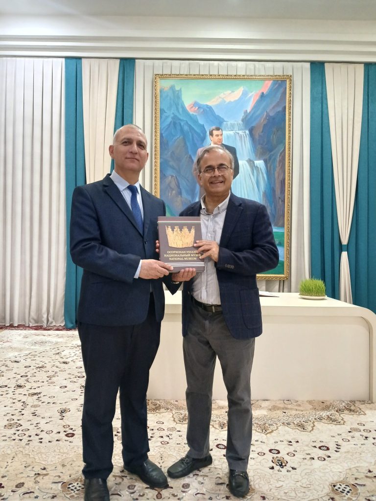 Ташрифи Дабири кулли Созмони ҳамкории иқтисодӣ Асад Маҷид Хон ба Осорхонаи миллӣ